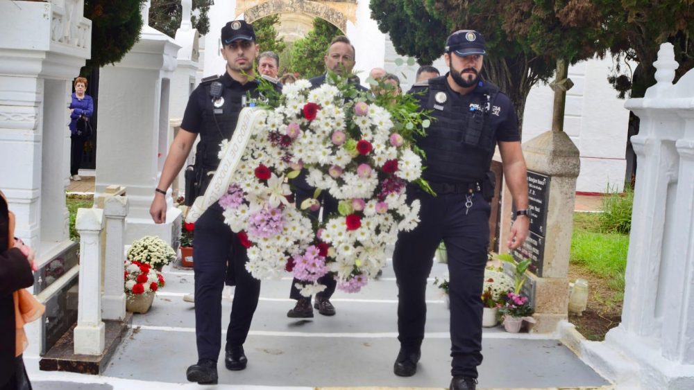 Ofrenda floral en Alaior.