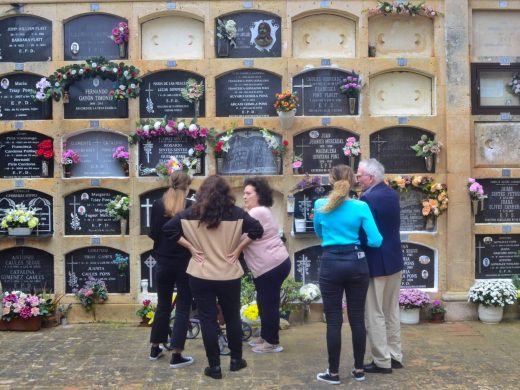 (Fotos y vídeo) Menorca homenajea a sus difuntos en una jornada marcada por las alertas meteorológicas