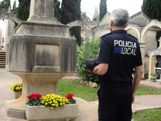 (Fotos y vídeo) Menorca homenajea a sus difuntos en una jornada marcada por las alertas meteorológicas