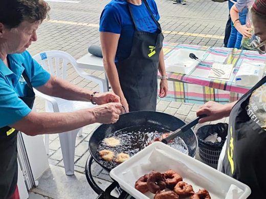 Más de 6 kilos de buñuelos para el Club de Judo Es Castell