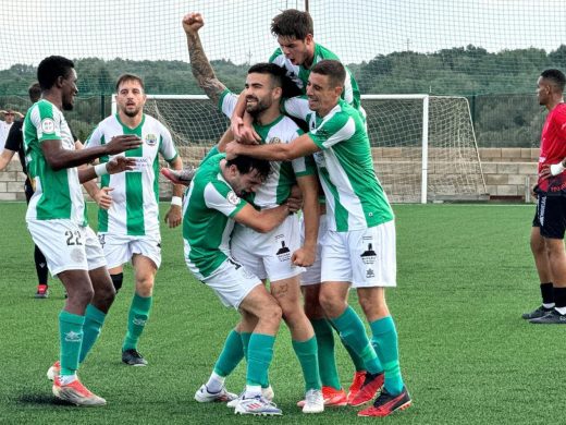 El Migjorn celebra su primer triunfo a lo grande