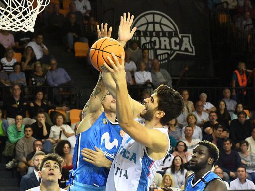 El Estudiantes se lleva el triunfo ante un Hestia Menorca a rachas