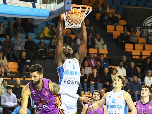 (Fotos) El Palmer Básket se lleva el derbi ante el Hestia Menorca