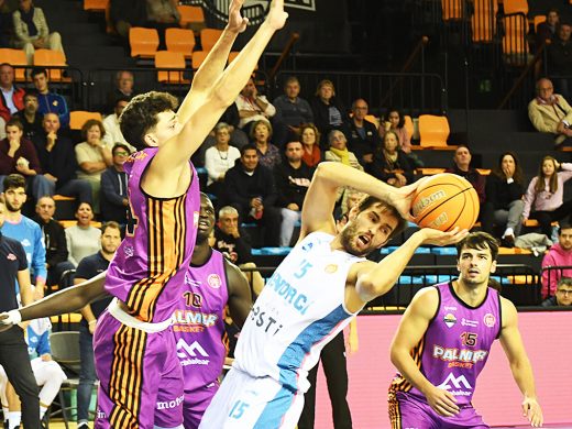 (Fotos) El Palmer Básket se lleva el derbi ante el Hestia Menorca