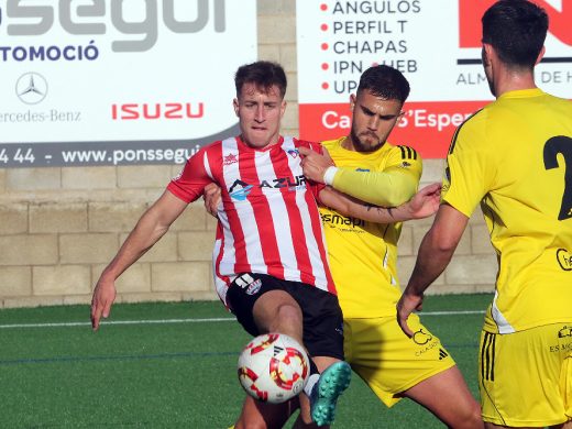 (Fotos) El Mercadal se deja dos puntos ante el Formentera (2-2)