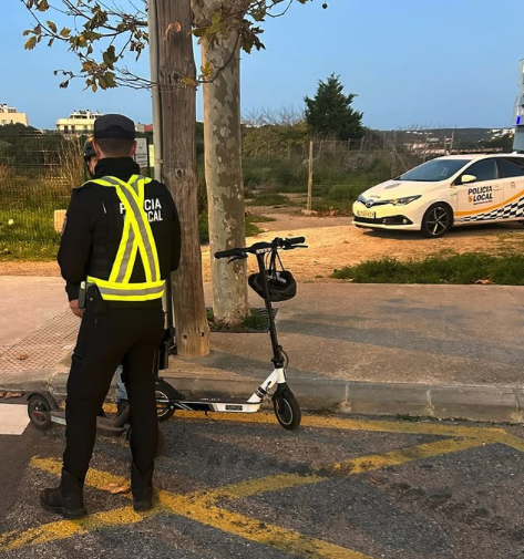 La Policía Local de Maó ha impuesto 42 multas a patinetes eléctricos en 2024.