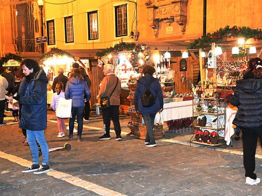 Maó inaugura la Fira de Nadal, el belén gigante y entrega la Medalla de Oro de la ciudad a la Creu Roja