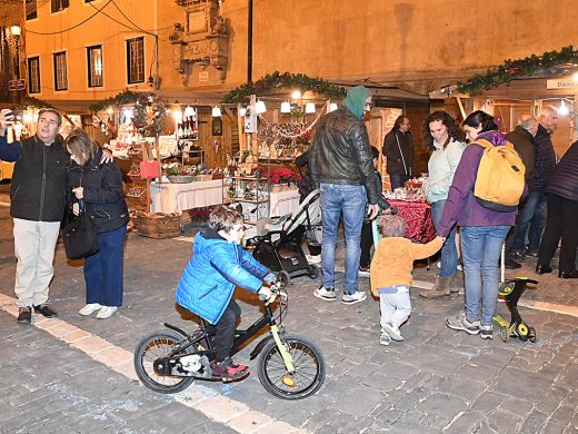 Maó inaugura la Fira de Nadal, el belén gigante y entrega la Medalla de Oro de la ciudad a la Creu Roja