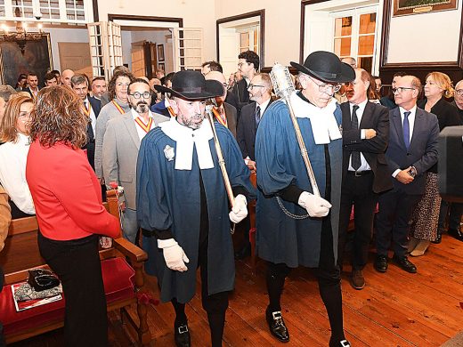 Maó inaugura la Fira de Nadal, el belén gigante y entrega la Medalla de Oro de la ciudad a la Creu Roja