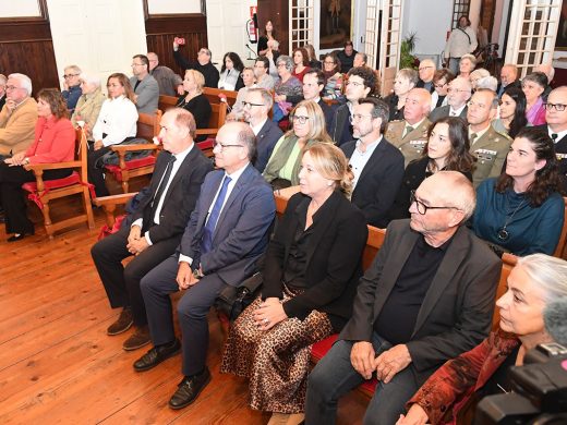 Maó inaugura la Fira de Nadal, el belén gigante y entrega la Medalla de Oro de la ciudad a la Creu Roja