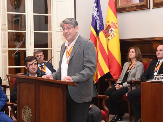 Maó inaugura la Fira de Nadal, el belén gigante y entrega la Medalla de Oro de la ciudad a la Creu Roja