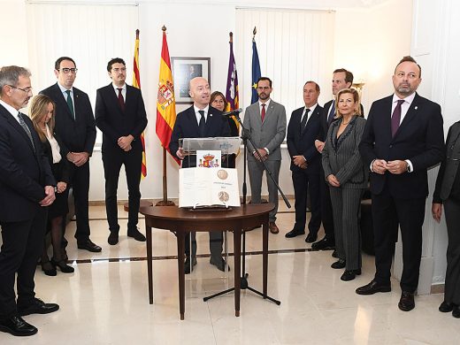 (La foto) Menorca conmemora el 46 aniversario de la Constitución