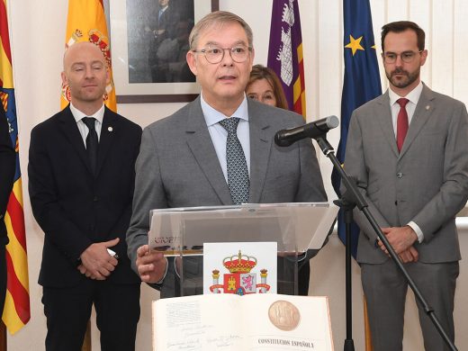 (La foto) Menorca conmemora el 46 aniversario de la Constitución