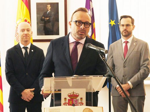 (La foto) Menorca conmemora el 46 aniversario de la Constitución