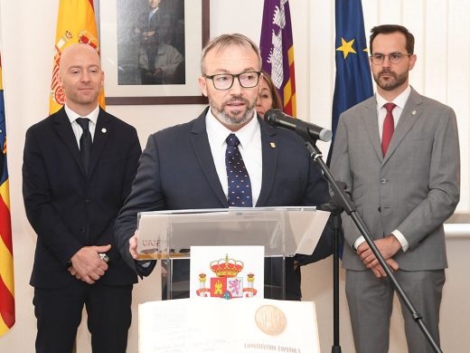 (La foto) Menorca conmemora el 46 aniversario de la Constitución