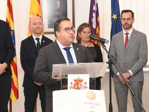 (La foto) Menorca conmemora el 46 aniversario de la Constitución