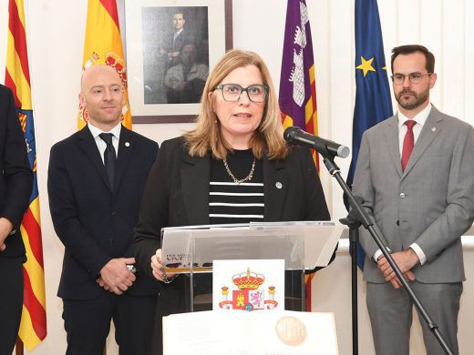 (La foto) Menorca conmemora el 46 aniversario de la Constitución