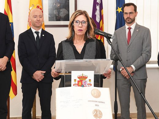 (La foto) Menorca conmemora el 46 aniversario de la Constitución