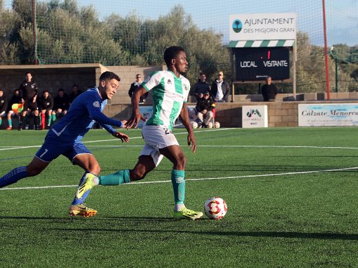 (Fotos) Un caos de 15 minutos hunde al Migjorn ante el Binissalem (2-3)