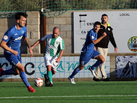 (Fotos) Un caos de 15 minutos hunde al Migjorn ante el Binissalem (2-3)