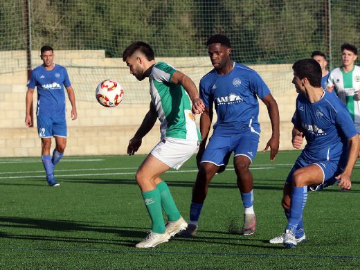 (Fotos) Un caos de 15 minutos hunde al Migjorn ante el Binissalem (2-3)