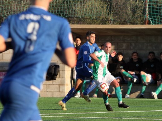 (Fotos) Un caos de 15 minutos hunde al Migjorn ante el Binissalem (2-3)