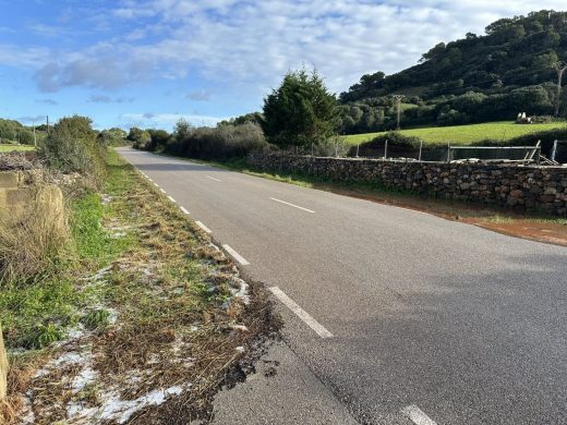 (Fotos) La granizada nocturna deja restos visibles en varios puntos de Menorca