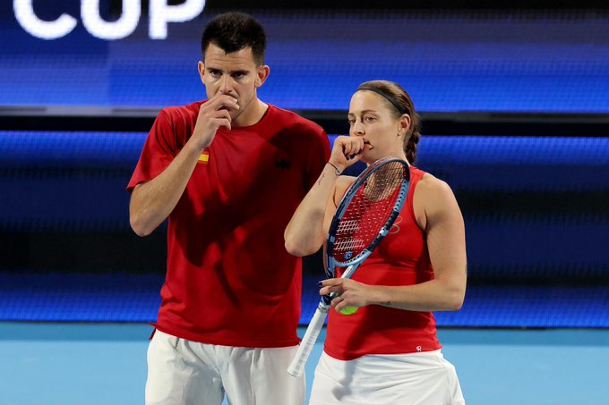 Martos, junto a su pareja de dobles en un momento del partido.