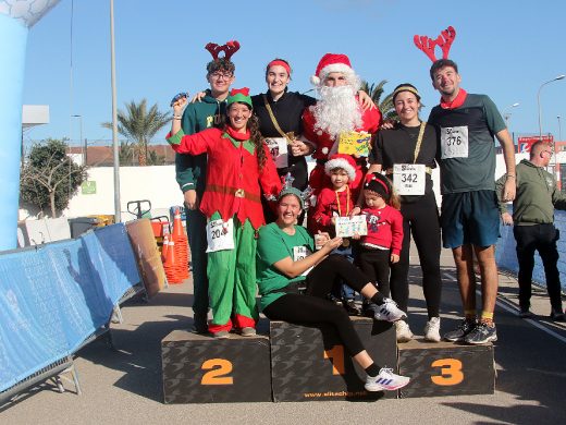 (Fotos) María Pallicer y Enric Pons triunfan en la San Silvestre de Maó