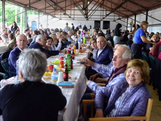 (Fotos) Folk, baile y paella en Es Mercadal