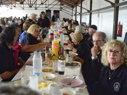 (Fotos) Folk, baile y paella en Es Mercadal