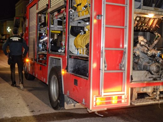 (Fotos) Alarma en Ferreries al quemarse el tubo de una chimenea