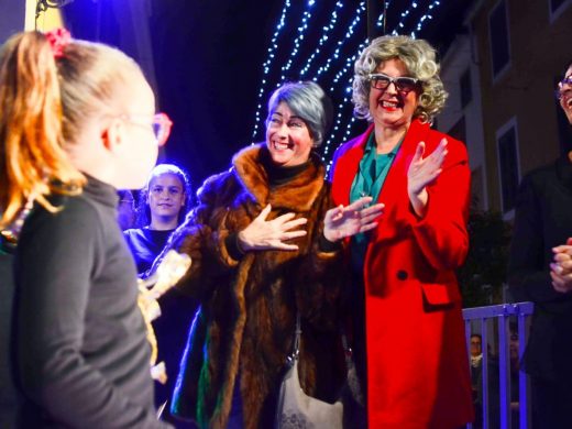 (Fotos) Es Mercadal y Fornells dan inicio a la Navidad con el encendido de luces