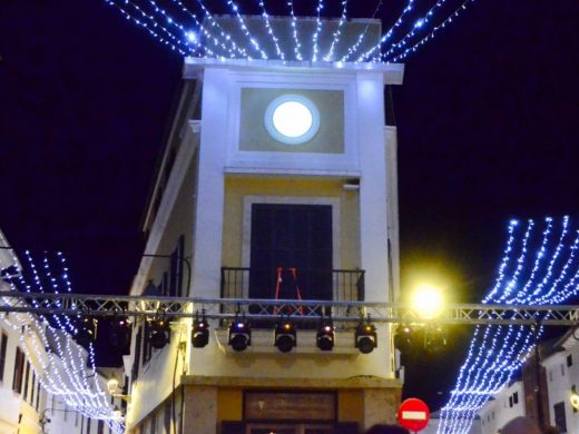 (Fotos) Es Mercadal y Fornells dan inicio a la Navidad con el encendido de luces