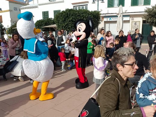 (Fotos y vídeos) Los más pequeños de Menorca despiden el año con las campanadas infantiles