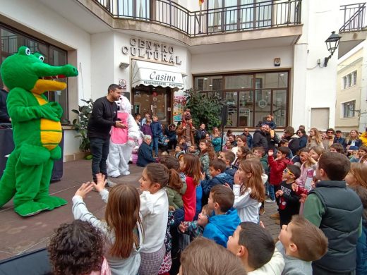 (Fotos y vídeos) Los más pequeños de Menorca despiden el año con las campanadas infantiles