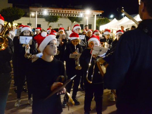 (Fotos) Es Mercadal y Fornells dan inicio a la Navidad con el encendido de luces