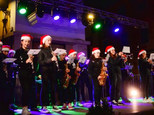 (Fotos) Es Mercadal y Fornells dan inicio a la Navidad con el encendido de luces