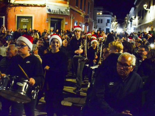 (Fotos) Es Mercadal y Fornells dan inicio a la Navidad con el encendido de luces