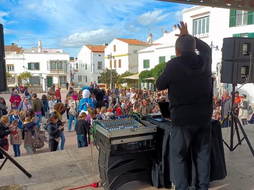 (Fotos y vídeos) Los más pequeños de Menorca despiden el año con las campanadas infantiles