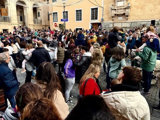 (Fotos y vídeos) Los más pequeños de Menorca despiden el año con las campanadas infantiles