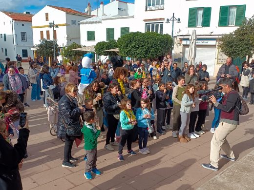 (Fotos y vídeos) Los más pequeños de Menorca despiden el año con las campanadas infantiles