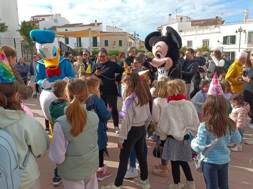 (Fotos y vídeos) Los más pequeños de Menorca despiden el año con las campanadas infantiles