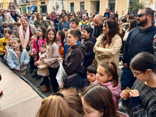 (Fotos y vídeos) Los más pequeños de Menorca despiden el año con las campanadas infantiles