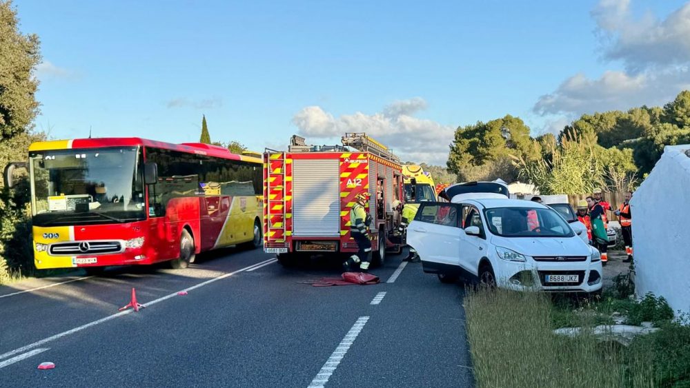 El accidente ha provocado importantes retenciones.