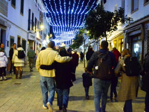 (Fotos) Es Mercadal y Fornells dan inicio a la Navidad con el encendido de luces