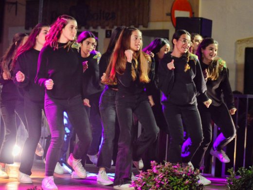 (Fotos) Es Mercadal y Fornells dan inicio a la Navidad con el encendido de luces