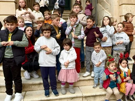 (Fotos y vídeos) Los más pequeños de Menorca despiden el año con las campanadas infantiles