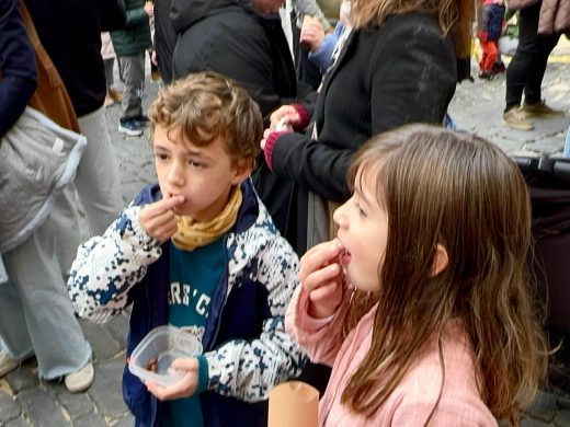 (Fotos y vídeos) Los más pequeños de Menorca despiden el año con las campanadas infantiles