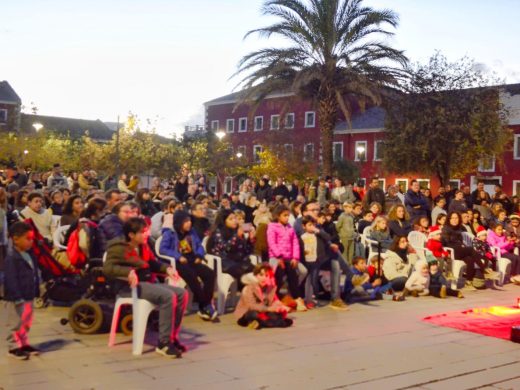 (Fotos) El ambiente navideño llega a Es Castell